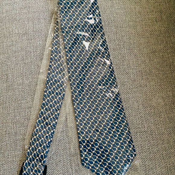 New necktie - Picture 3 of 6